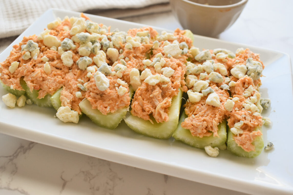 Buffalo Chicken Celery Sticks {low carb recipe!}