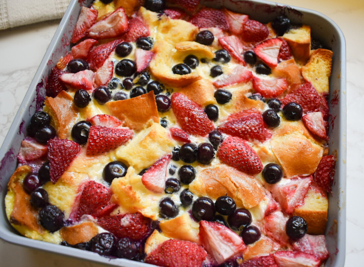 French Toast Casserole Bake with Berries- so easy! - Melissa