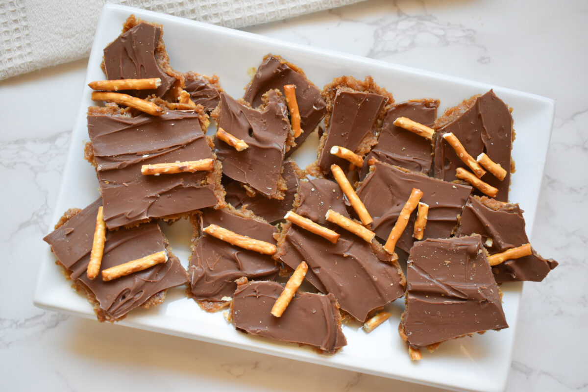Easy Peanut Butter and Chocolate Date Bark Recipe