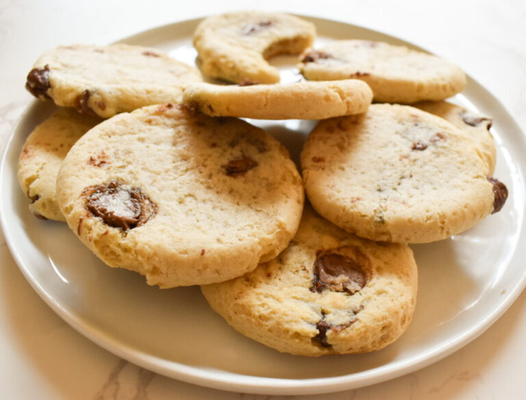 protein chocolate chip cookies made with cottage cheese
