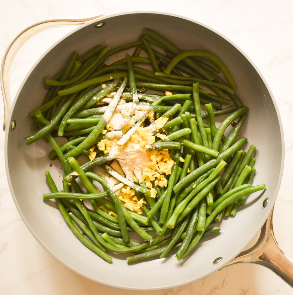 green beans combined with onion and garlic